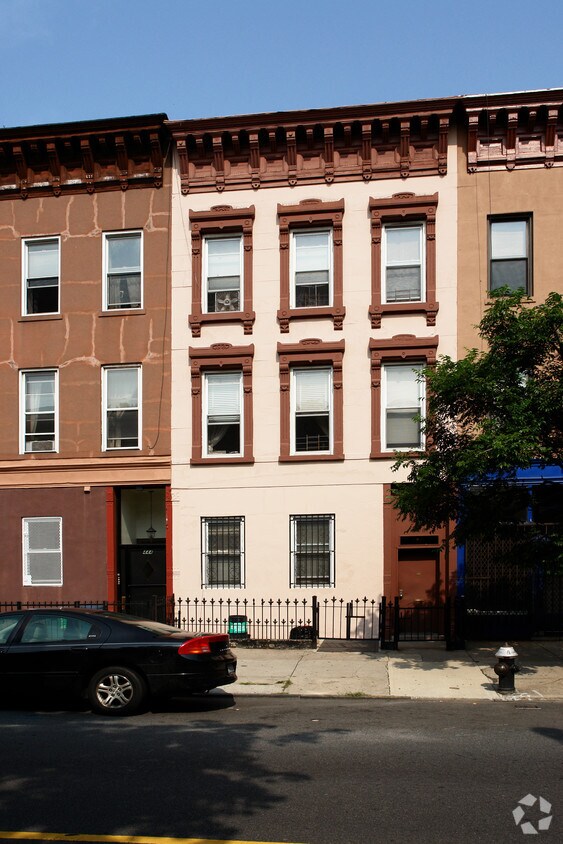 Building Photo - 442 6th Ave