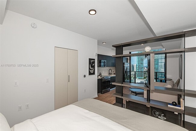 Building Photo - 398 NE 5th St