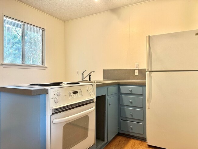 Building Photo - 2711 Hemphill Park
