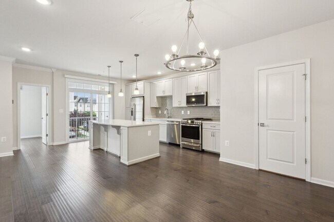 Foto del edificio - Beautiful end-unit condo townhome located ...