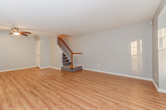 Building Photo - 2407 Beacon Hill Dr