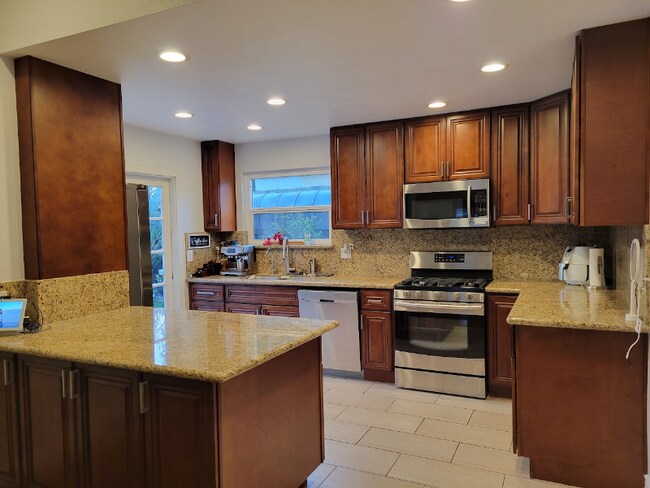 Foto del edificio - 716 Valley Crest Dr