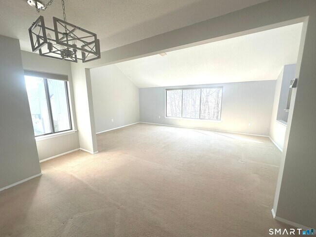 Foto del edificio - 7 Redwood Ln