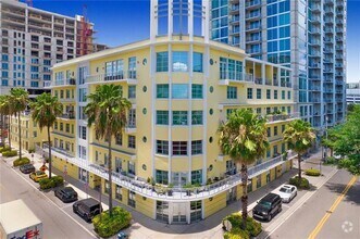 Building Photo - 1212 E Whiting St
