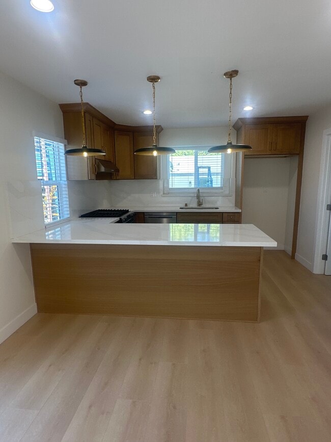 Foto del edificio - 9716 Felton Ave