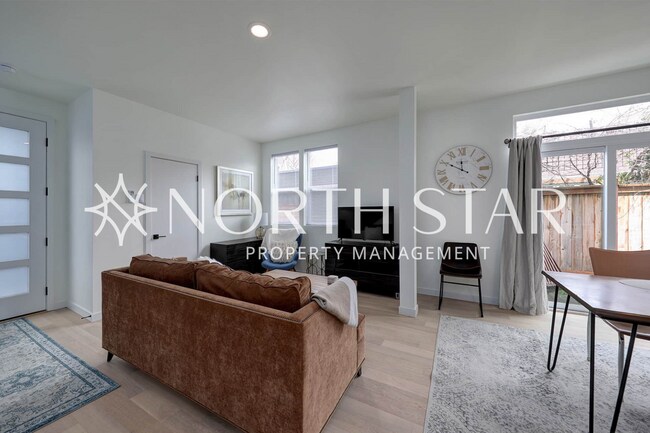 Foto del edificio - Urban Townhome with terrace!