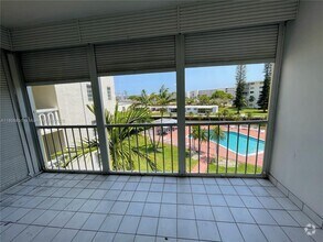 Building Photo - 2859 Leonard Dr