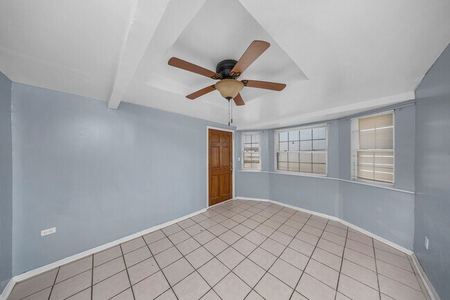 Building Photo - 408 NW Woodridge Dr