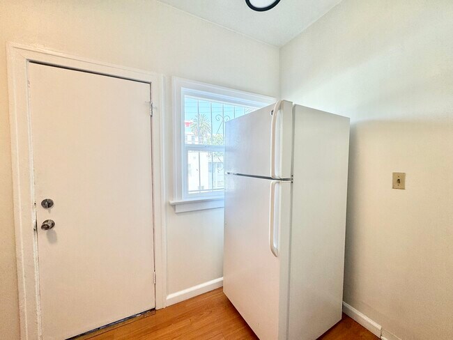 Foto del edificio - 1417 N Hobart Blvd
