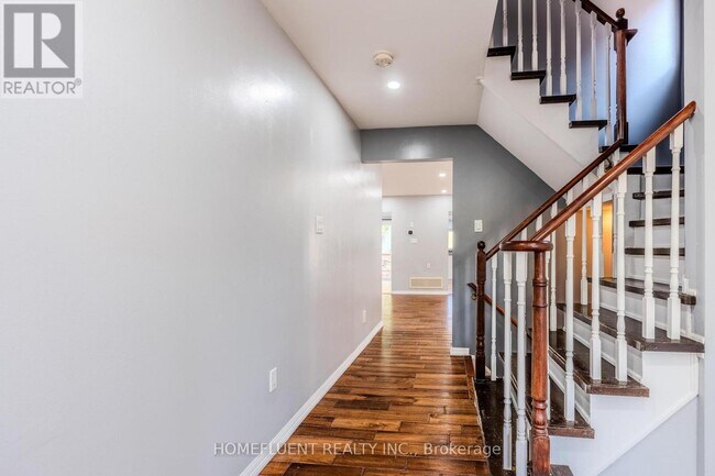 Building Photo - 1178 Bonin Crescent