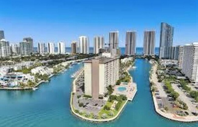 Foto del edificio - 400 Kings Point Dr