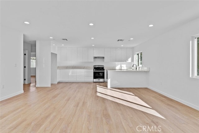 Building Photo - 6842 Cedros Ave
