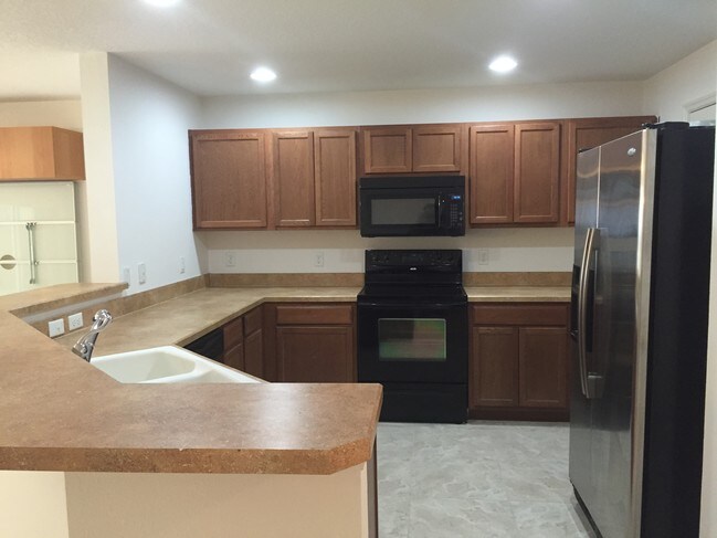 New microwave, dishwasher and garbage disposa - 11634 Mango Ridge Blvd
