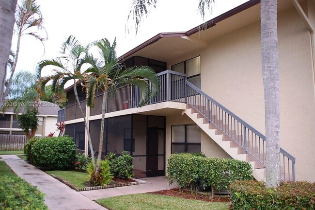 Building Photo - 10025 Winding Lake Rd
