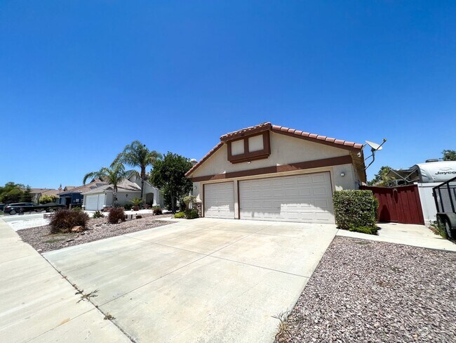Building Photo - Spacious 5 bedroom Lake Elsinore home for ...