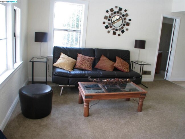 Foto del edificio - 869 MacArthur Blvd