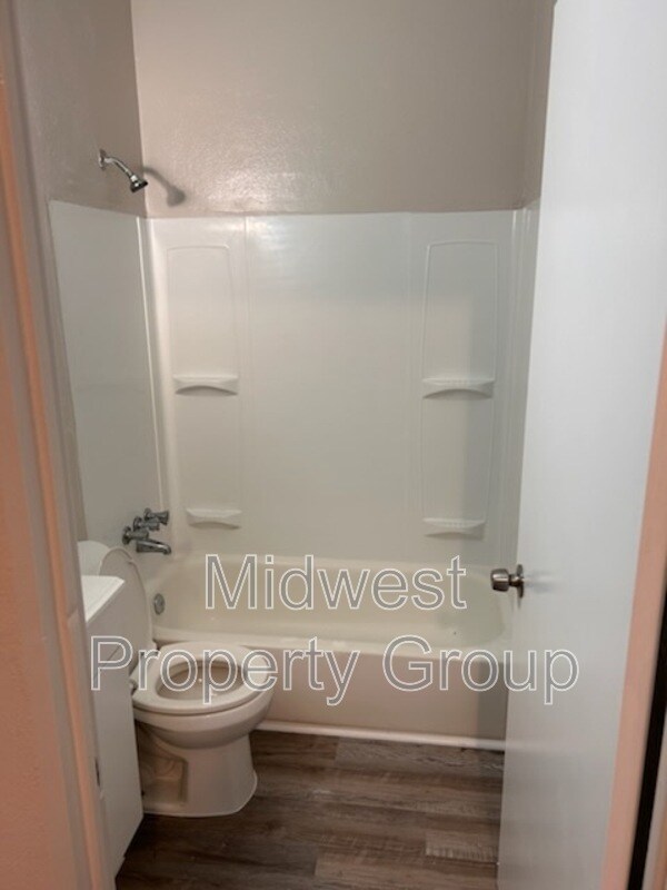 Building Photo - 3716 Geraldine Ave Unit 7