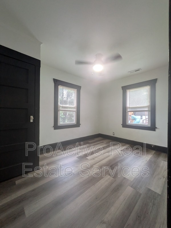 Building Photo - 3105 Somme Ave