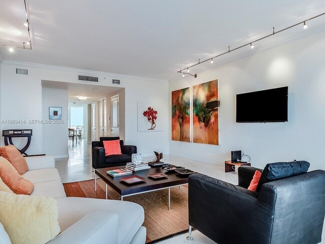 Foto del edificio - 781 Crandon Blvd