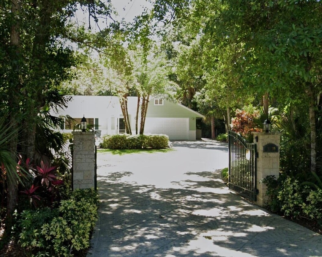 Primary Photo - 16700 96th Terrace N
