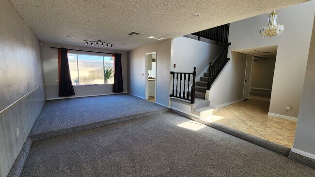 Foto del edificio - 389 Summer Creek Ct
