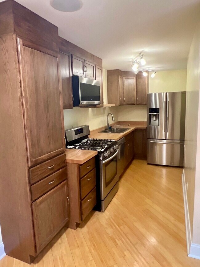 Foto del edificio - 8232 Niles Center Rd