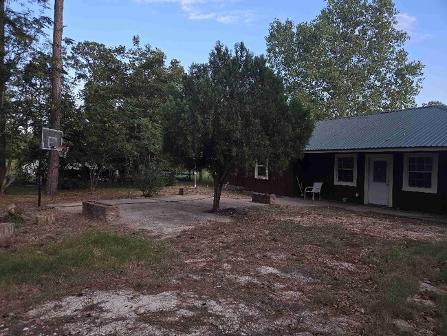 Building Photo - 245 Pine Hill Loop