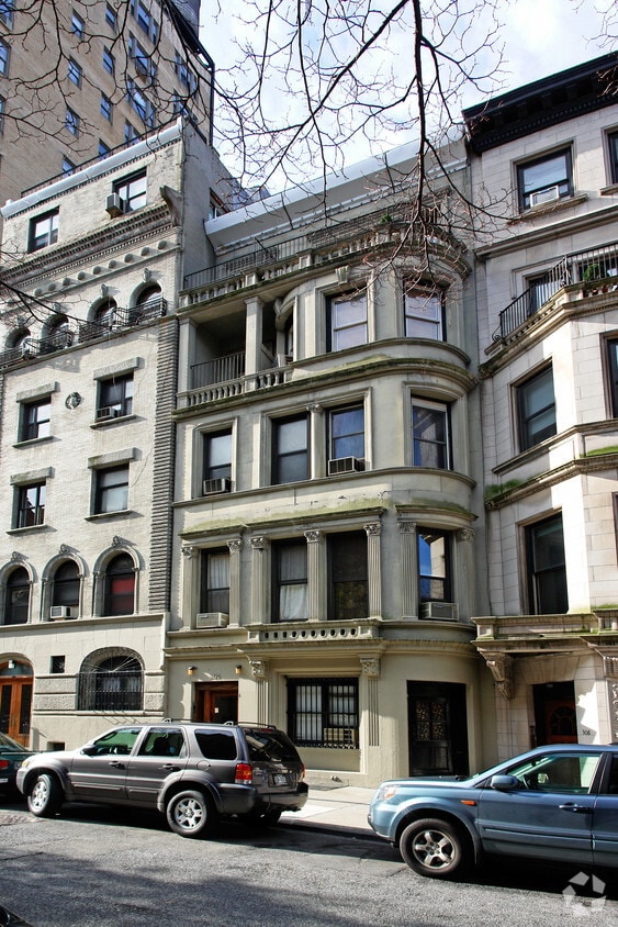 Building Photo - 304 W 76th St