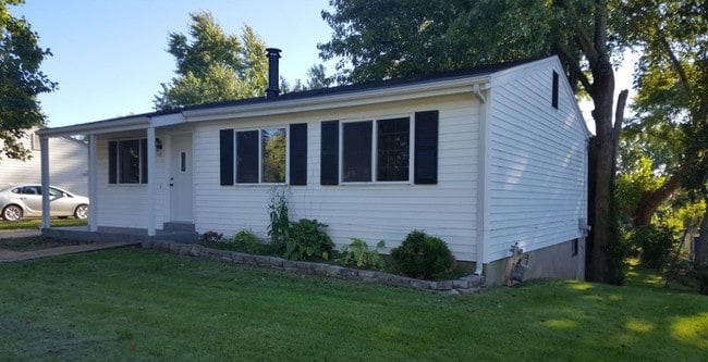 Building Photo - 1720 Leafcrest Dr