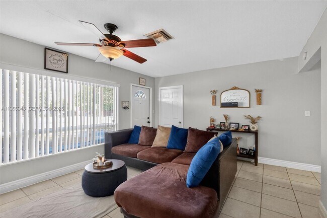 Foto del edificio - 6791 Scott St