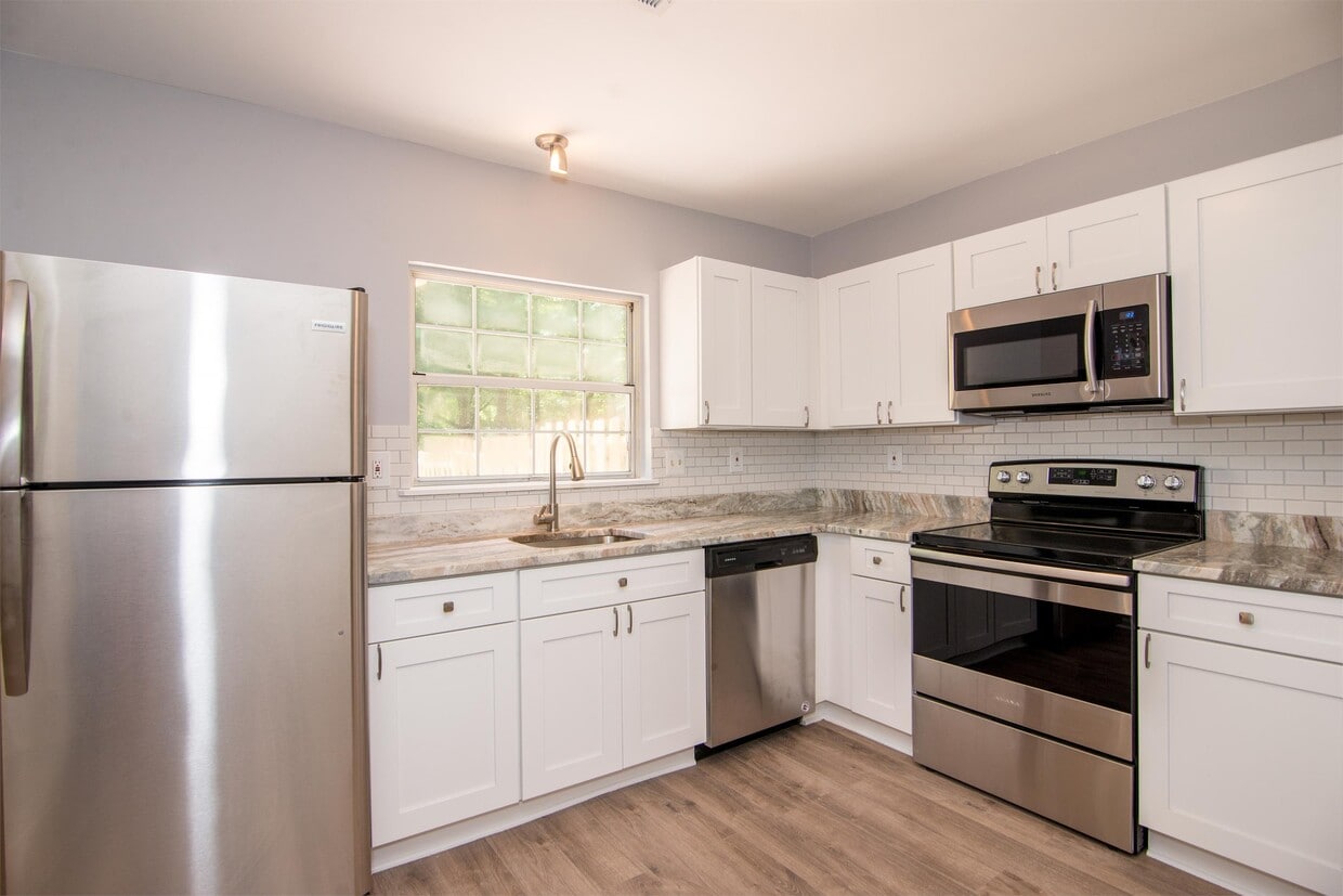 Primary Photo - 15725 Ebony Ct