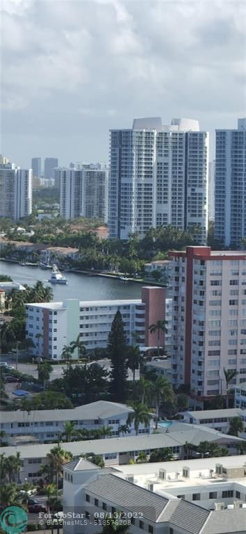 Foto del edificio - 1980 S Ocean Dr