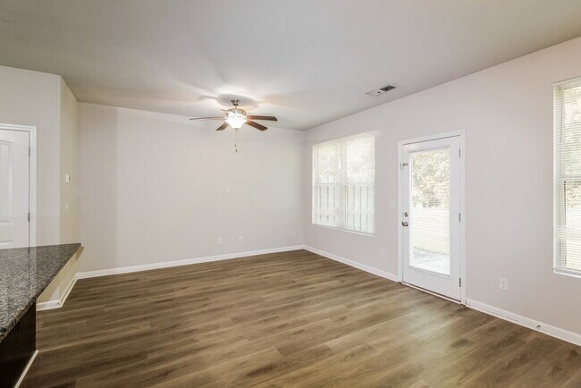 Foto del edificio - 3279 Pennington Dr