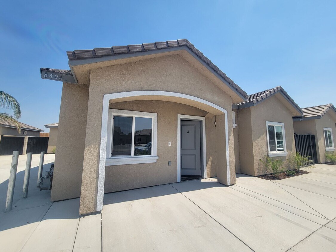 8406 Grandy St Unit 8406 Grandy A, Bakersfield, CA 93308 Room for