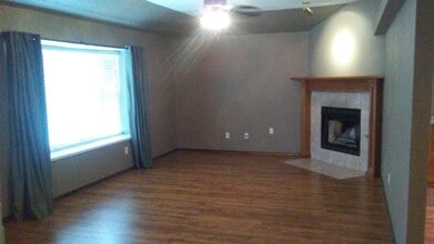 Building Photo - 1716 Sumac Dr