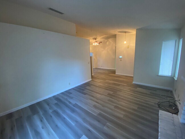 Foto del edificio - Charming Single Story Home in Prime Location