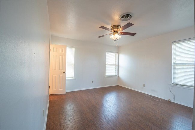 Building Photo - 107 Oak Ridge Terrace