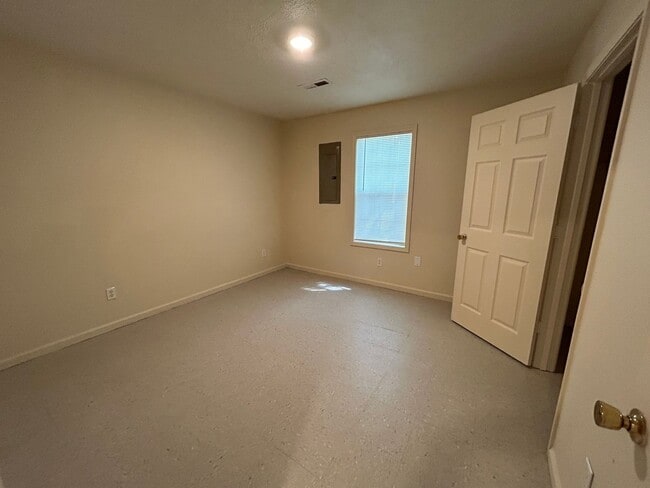 Foto del edificio - 818 N McLemore Ave