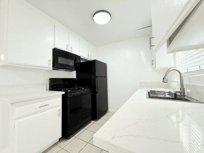 Foto del edificio - 1343 W 36th St
