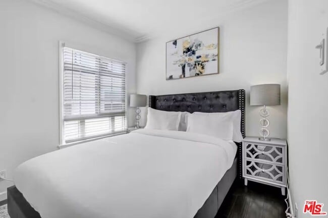 Foto del edificio - 1335 S Roxbury Dr