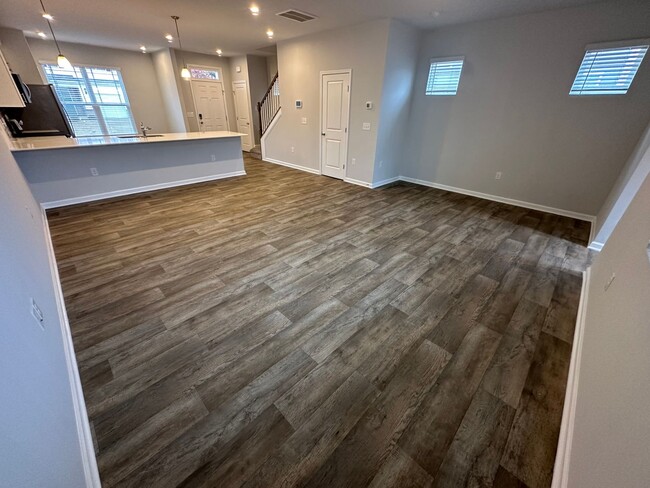 Foto del edificio - Stylish End-Unit Townhome in Clayton – Ava...