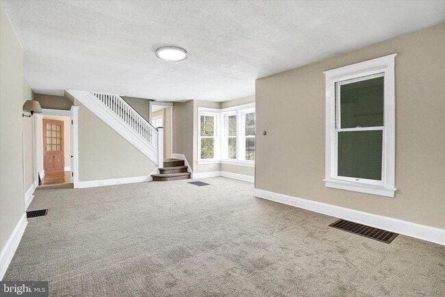 Building Photo - 319 N 2nd St