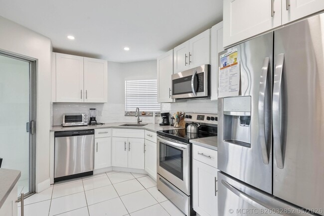 Building Photo - 3661 Via Poinciana