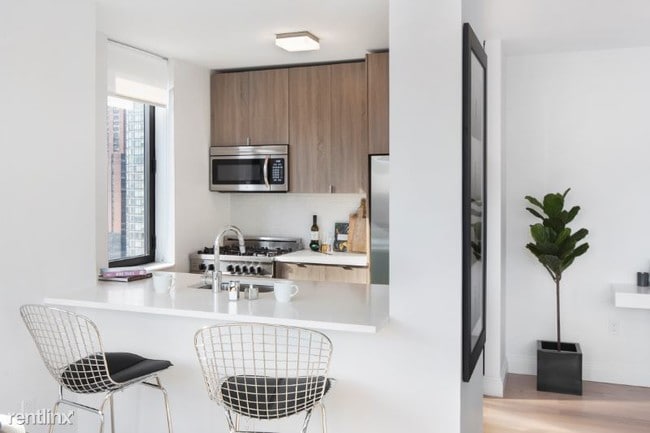 Building Photo - 2 br, 2 bath Apartment - 354 EAST 94TH STREET