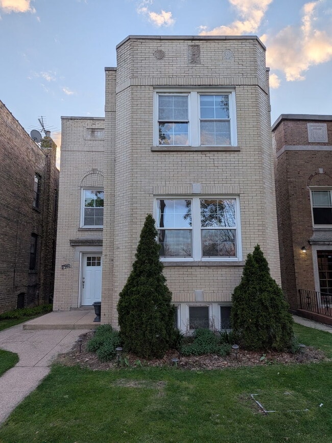 Building Photo - 7910 Karlov Ave