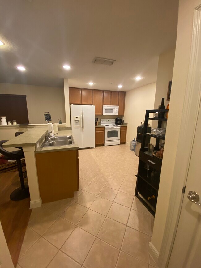 Kitchen - 2892 Lincroft Ave