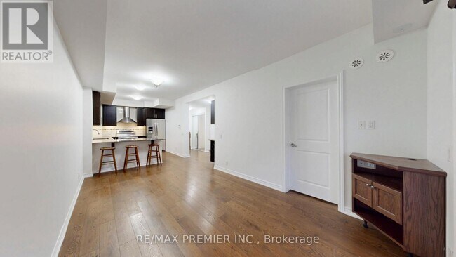 Building Photo - 127 Silverwood Ave