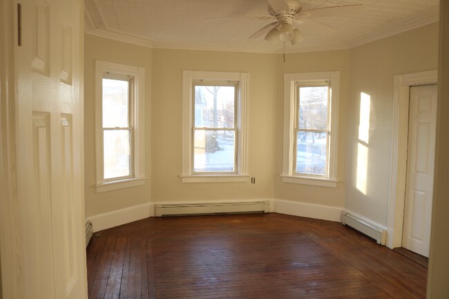 Building Photo - 239 Roxbury St