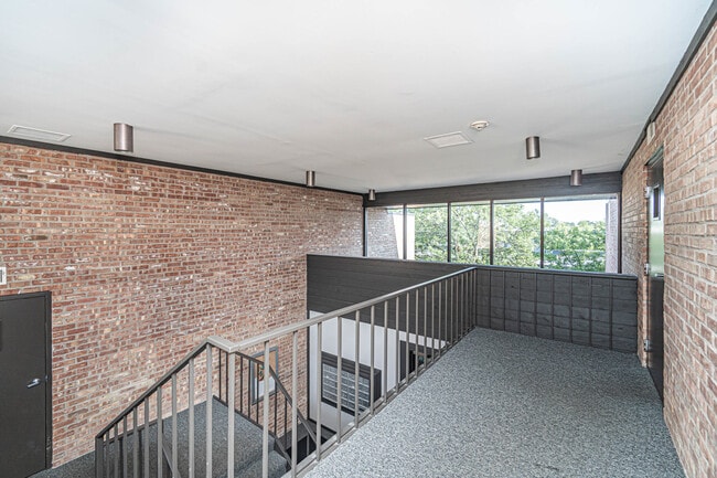 Foto del edificio - 1255 N Sterling Ave