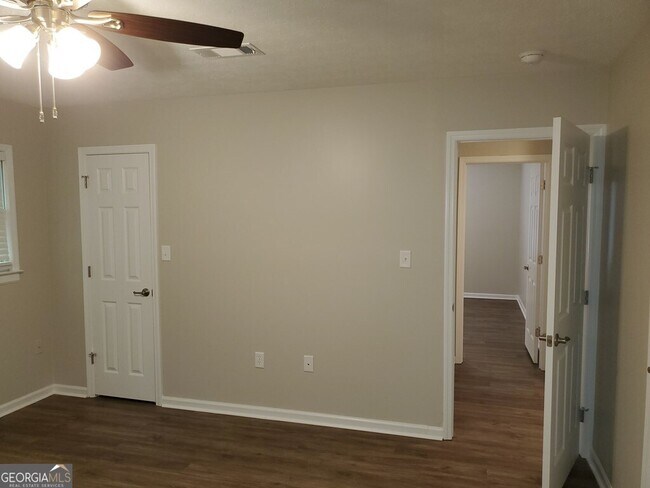 Foto del edificio - 307 N Church St